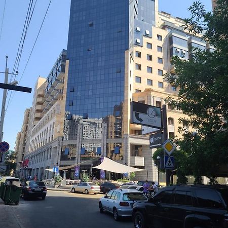 Pride Properties Welcomes You At 17 Buzant St 11-166 Yerevan Armenia Экстерьер фото